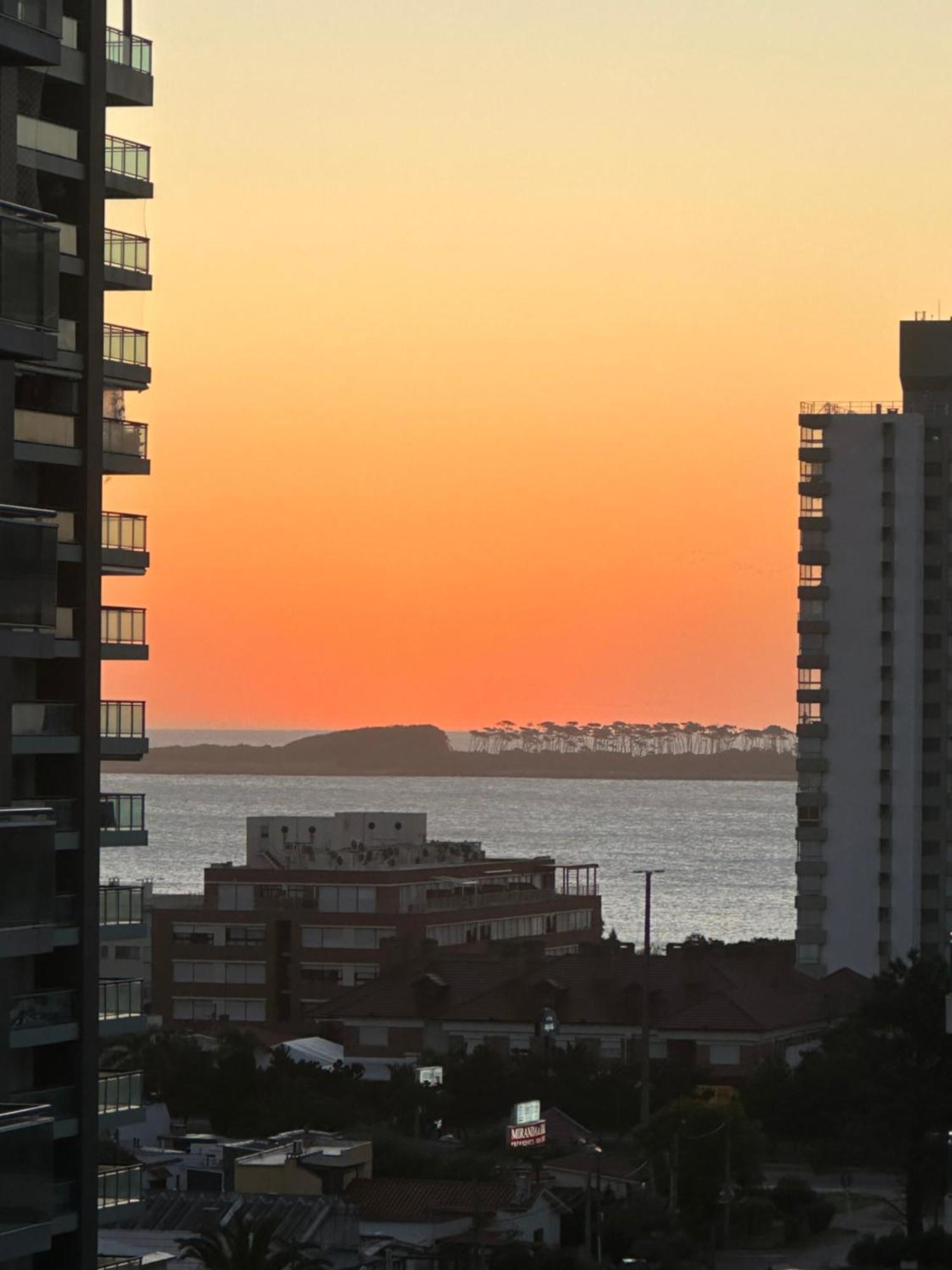 Hermoso Apartamento, Torre De Categoria Long Beach, En La Mejor Ubicacion De Punta Del Este Luaran gambar